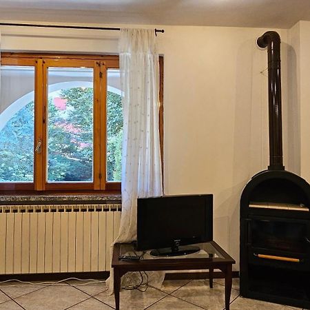 Appartamento Con Ingresso Autonomo, Giardino Privato E Portico Introbio المظهر الخارجي الصورة
