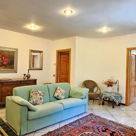 Appartamento Con Ingresso Autonomo, Giardino Privato E Portico Introbio المظهر الخارجي الصورة