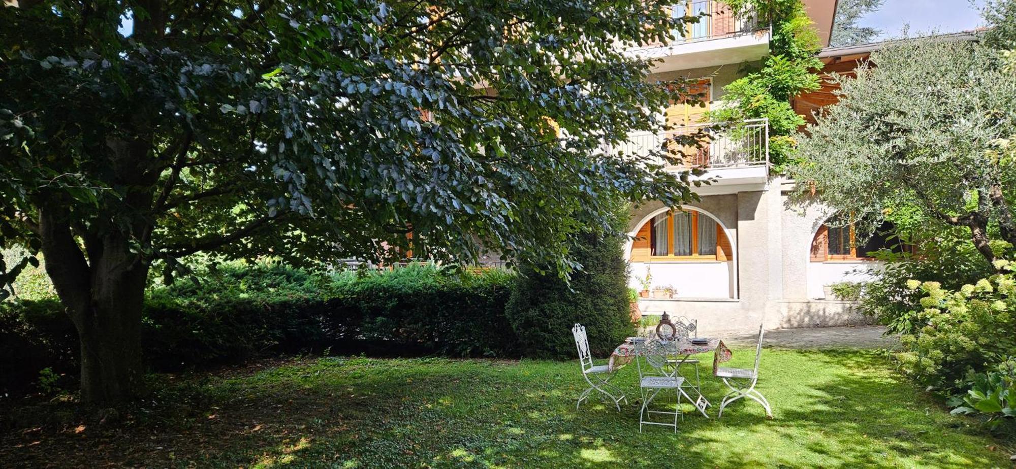 Appartamento Con Ingresso Autonomo, Giardino Privato E Portico Introbio المظهر الخارجي الصورة