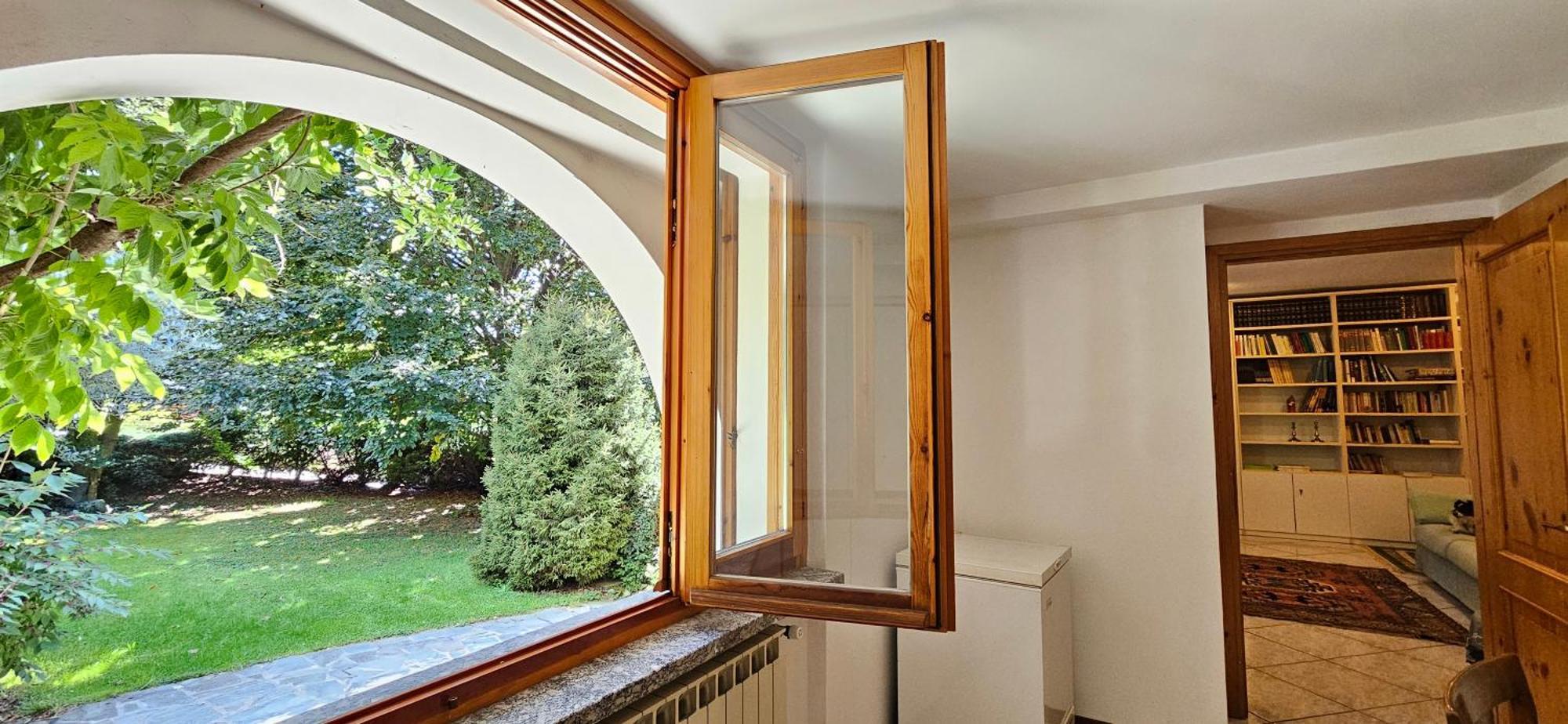 Appartamento Con Ingresso Autonomo, Giardino Privato E Portico Introbio المظهر الخارجي الصورة