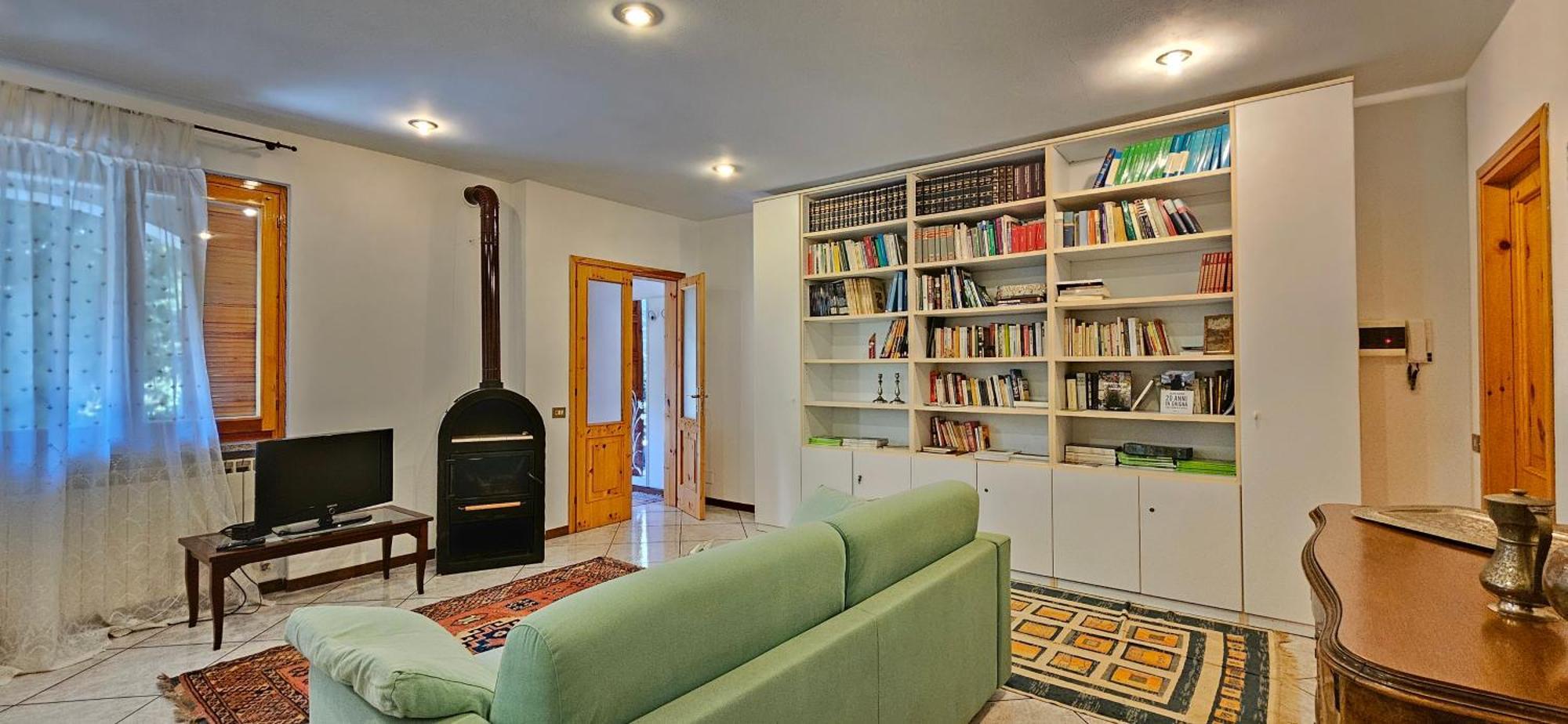 Appartamento Con Ingresso Autonomo, Giardino Privato E Portico Introbio المظهر الخارجي الصورة