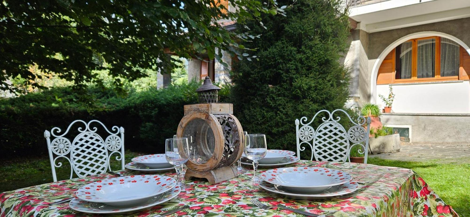 Appartamento Con Ingresso Autonomo, Giardino Privato E Portico Introbio المظهر الخارجي الصورة